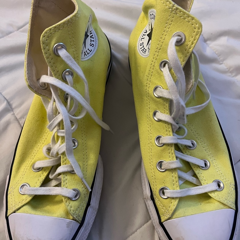 Converse women’s size 9